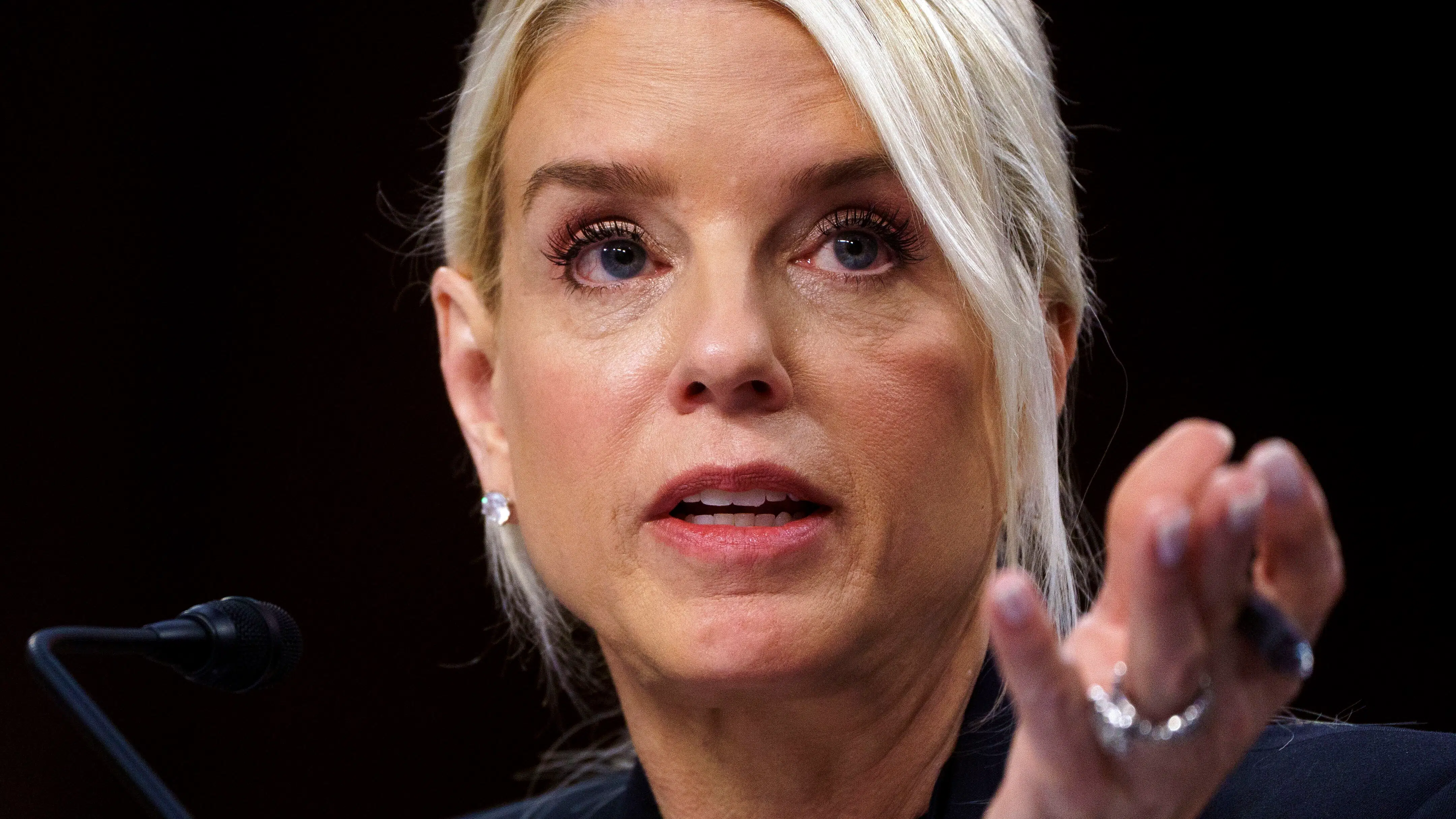 Fyret af Trump – nu nægter hun at vidne