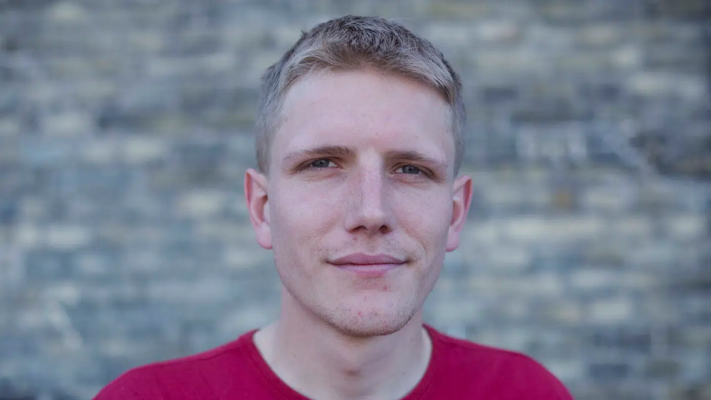 Her ses Jonathan Simmel til Enhedslistens årsmøde i 2014.