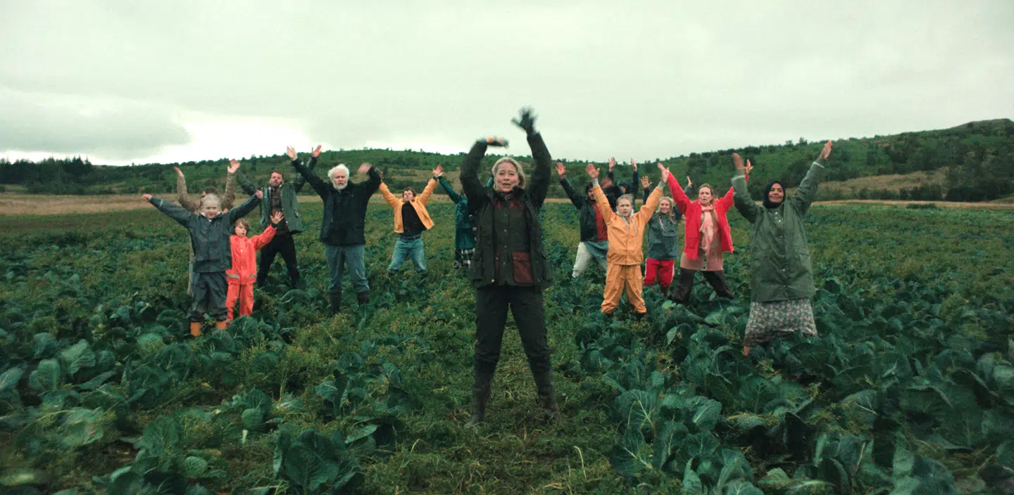 DR sender for tiden den islandske tv-serie »Den danske kvinde«, hvori en mystisk dansker (Trine Dyrholm i midten, forrest) laver ballade i Reykjavik. Serien italesætter forholdet mellem Island og Danmark, som ifølge instruktøren stadig handler om at rive sig løs fra den gamle kolonimagt.