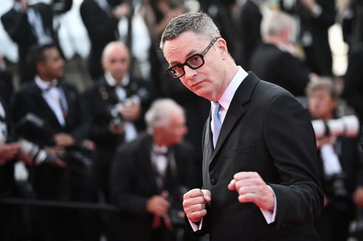 Den danske instruktør Nicolas Winding Refn poserer på den røde løber ved afslutningsceremonien på filmfestivalen Cannes 28. maj 2022. Han er efterhånden fast inventar på Cannes, men i år skal hans film ikke dyste om en pris. I stedet er hans thriller "Her Private Hell" udtaget til visning uden for konkurrencen. (Arkivfoto).