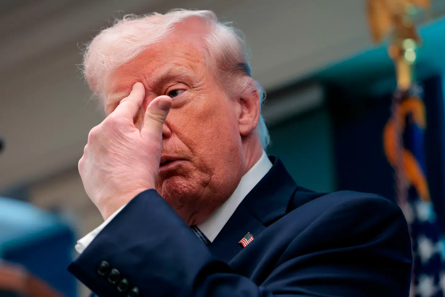 To gange på få måneder har de europæiske ledere trodset Donald Trump, og to gange har han bøjet sig. Det er Lex Grønland, siger en amerikansk analytiker, og den beviser ikke, at NATO er irrelevant, tværtimod. Billedet viser Trump, som gestikulerer under sit pressemøde tidligere på ugen.