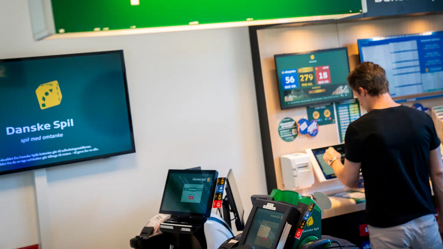 Vinderkuponerne er blevet købt fysisk.