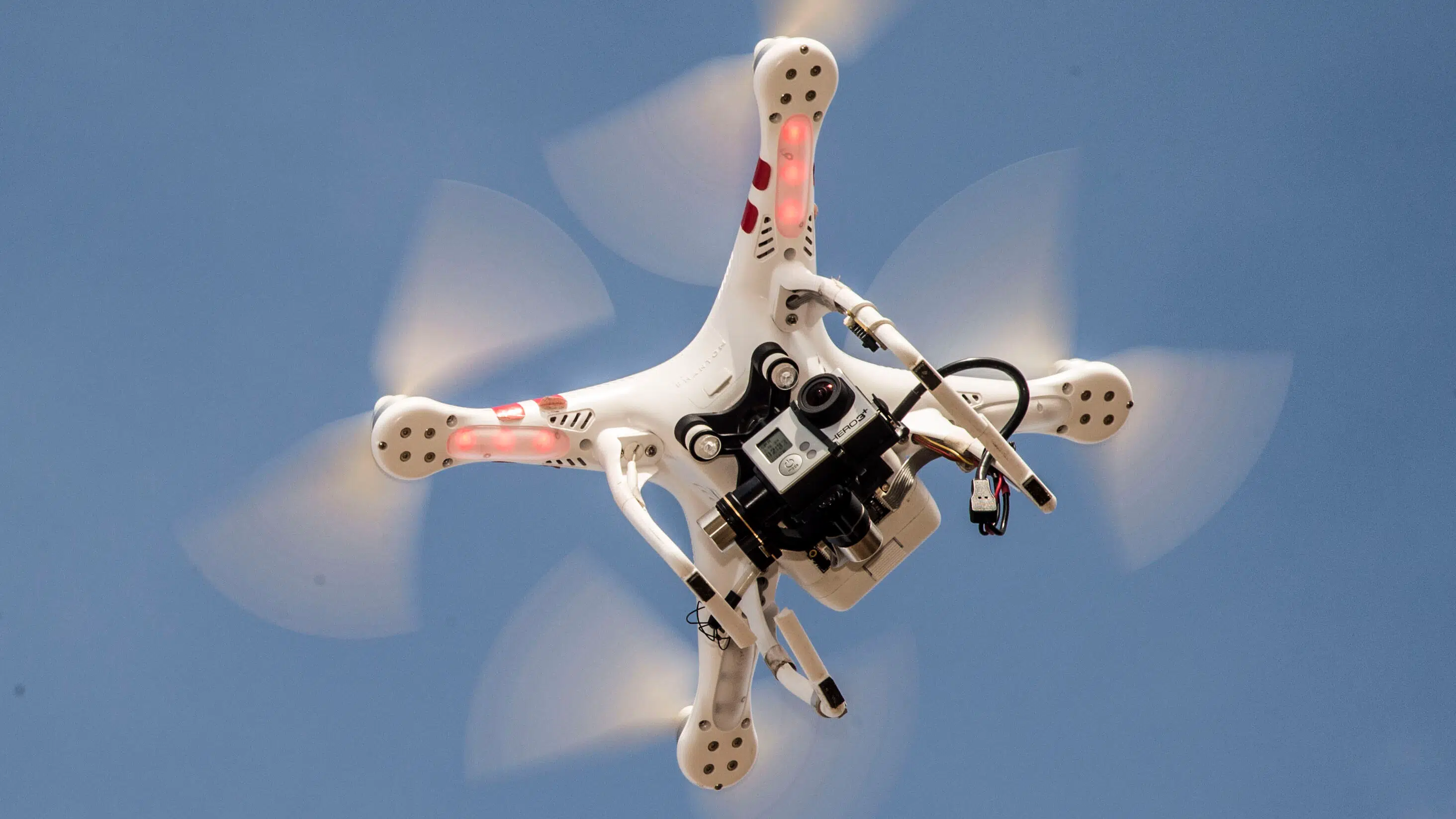 Pensionist amok med riffel: Skød drone ned