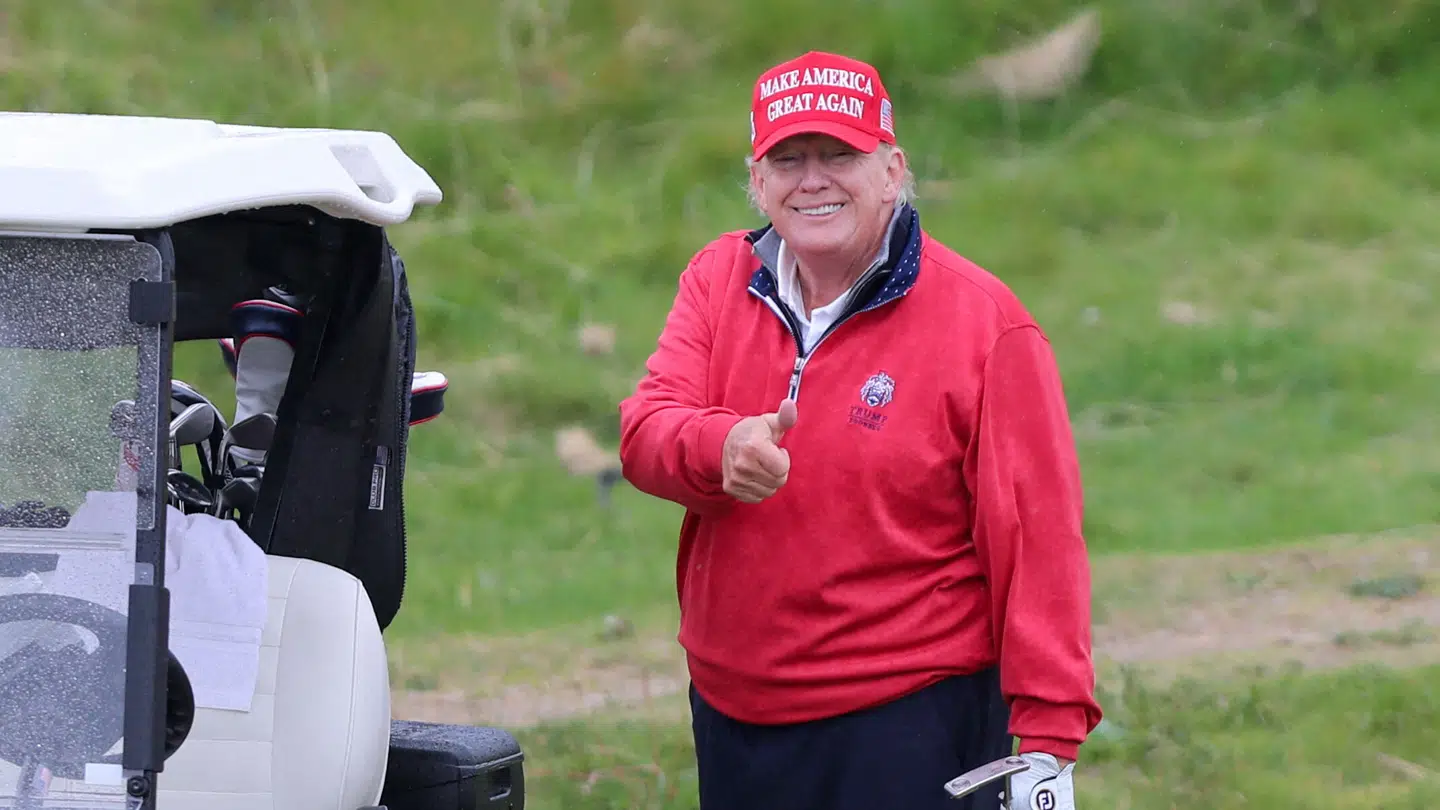 Donald Trump ejer selv adskillige golfbaner.