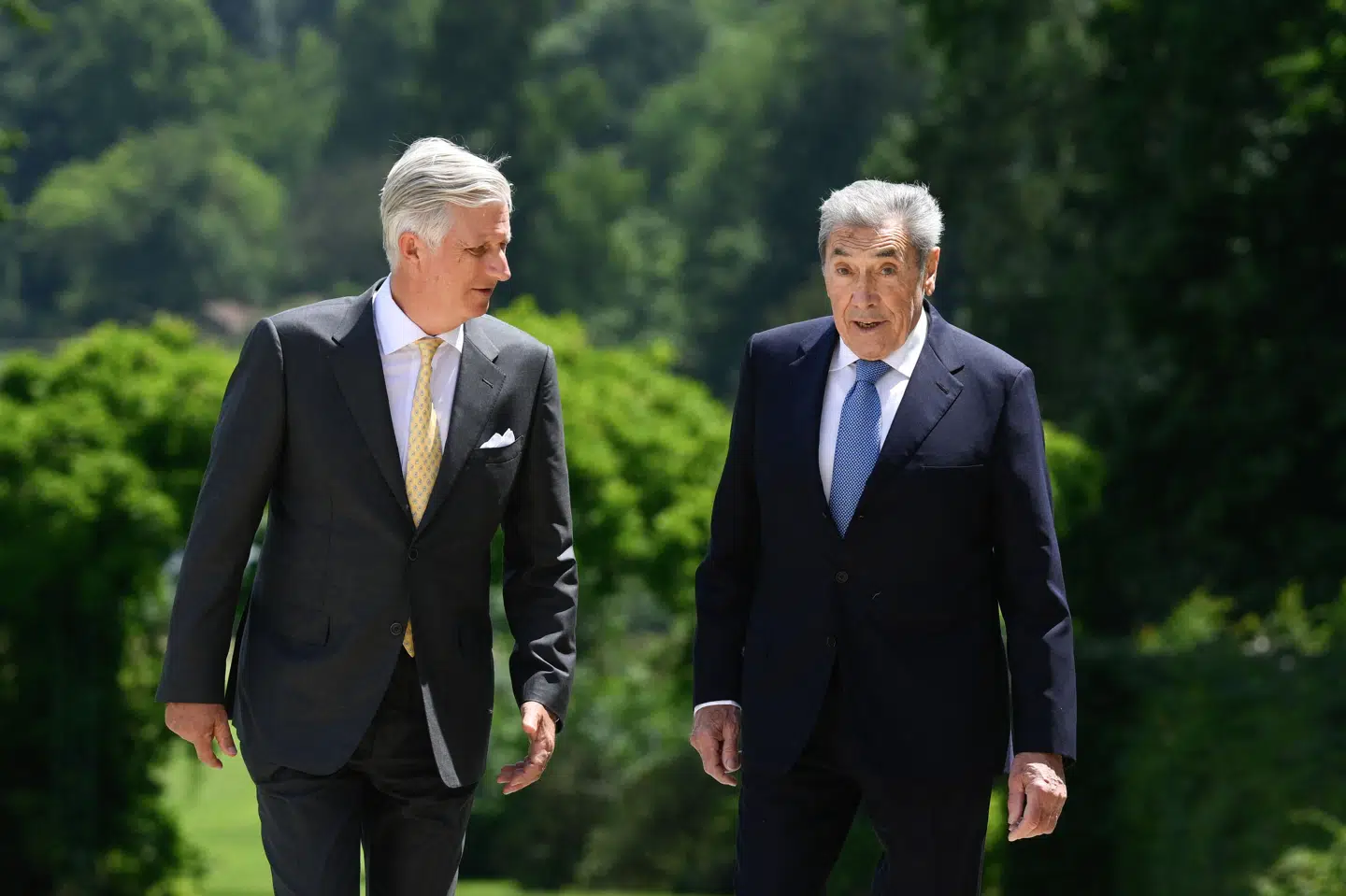 Eddy Merckx (til højre) betragtes af mange som tidernes største cykelrytter. Her ses han med den belgiske konge, Philippe. (Arkivfoto).