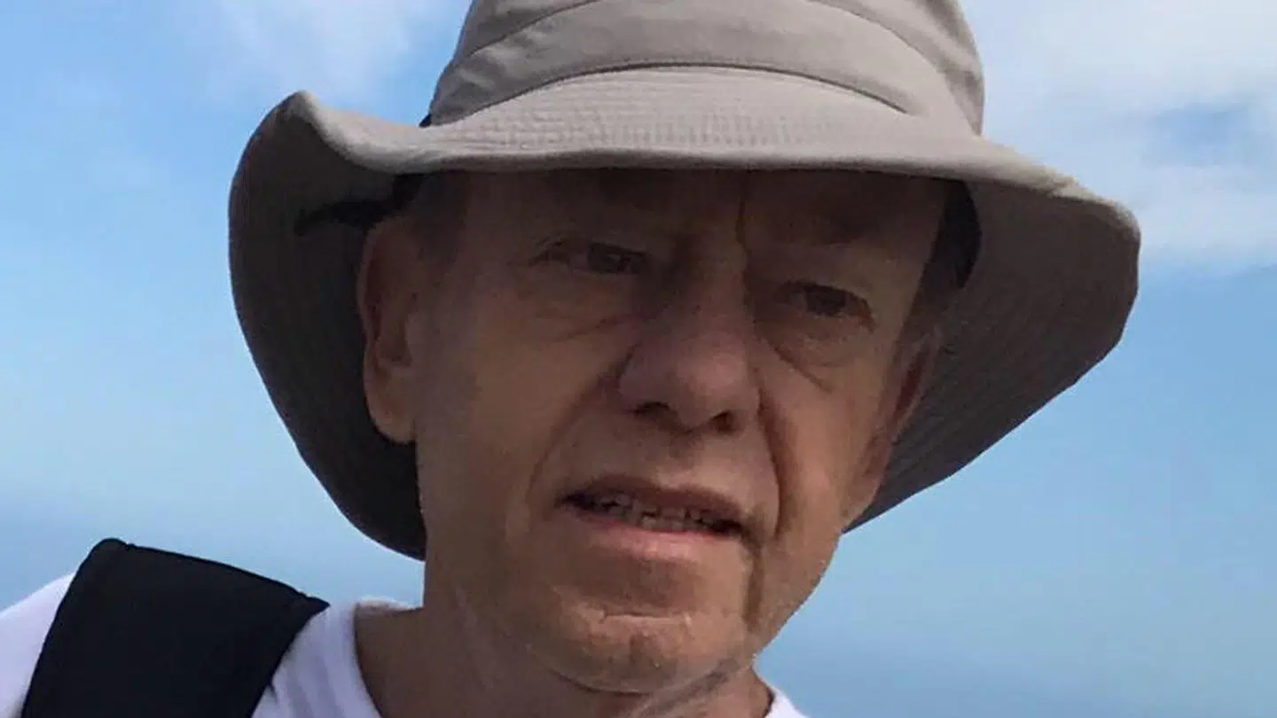 I dag beskytter Claus Bodenhoff sig altid mod solen, når han er udenfor.