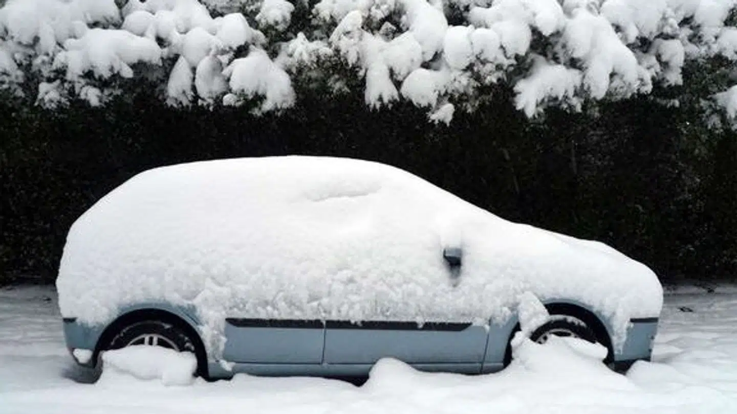 Du skal være meget forsigtig, hvis du allerede har skiftet til sommerdæk fredag morgen i store dele af landet.