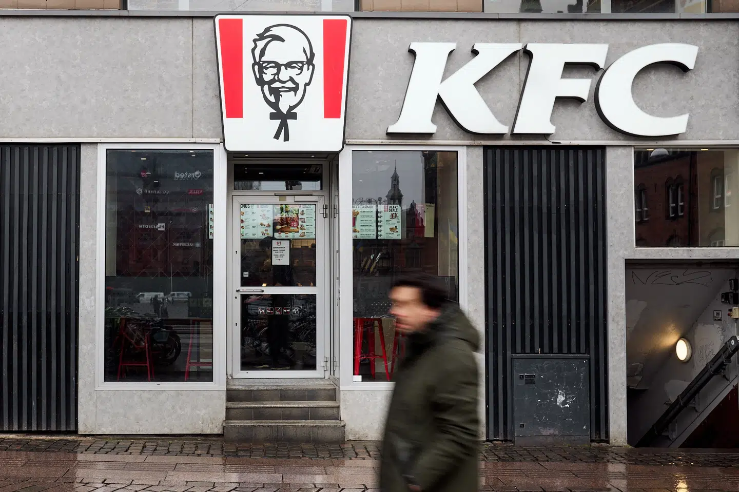 Fastfoodkæden Kentucky Fried Chicken vil igen åbne restauranter i Danmark. Restaurantkæden har tidligere haft restaurant ved Rådhuspladsen i København. (Arkivfoto).