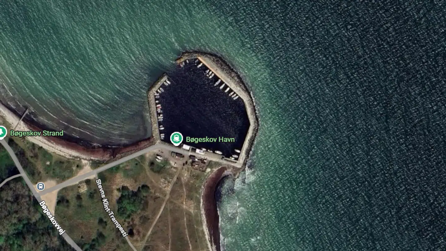 Lystbådshavnen drukner i sand.