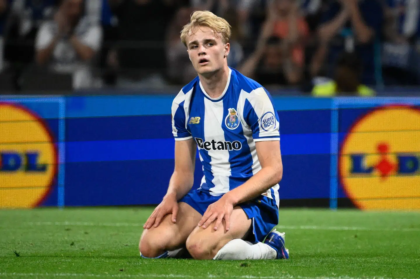 FC Portos midtbanespiller Victor Froholdt brændte en stor chance i anden halvleg mod Nottingham Forest.