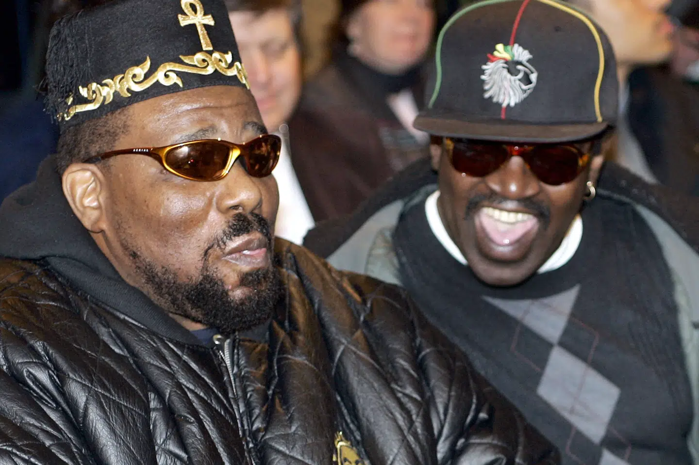 Afrika Bambaataa (til venstre), der regnes for at være en af hiphoppens grundlæggere, er torsdag død, skriver mediet TMZ. Han blev 68 år. (Arkivfoto).