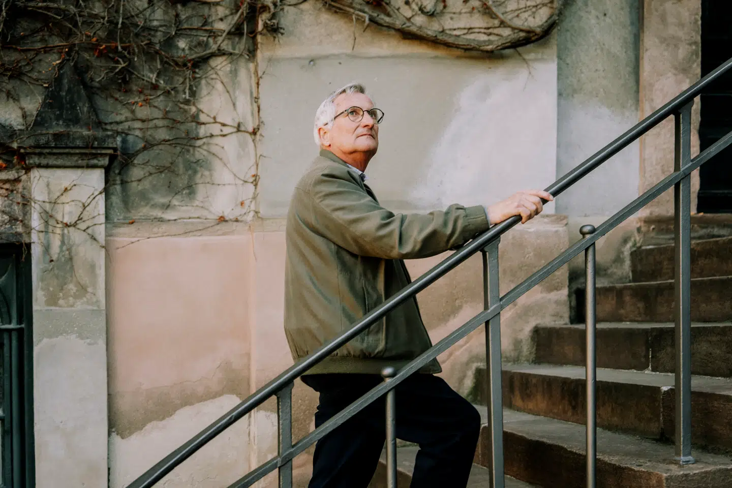 Islamisk normpres er en realitet, der presser danske frihedsværdier. Gør vi ikke noget ved det, ender det galt, mener forfatter og forlægger Bjarke Larsen, der er aktuel med bogen »Berøringsangst. Vidnesbyrd om et islamisk normpres, som fagfolk slår sig på hver dag«. Foto: Mathias Svold