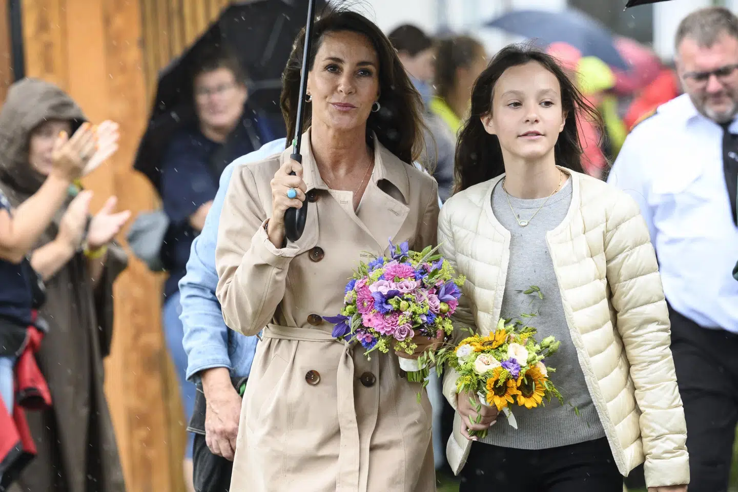 Komtesse Athena skal konfirmeres 2. maj i Washington D.C. Konfirmationen bliver fejret privat.
På billedet ses prinsesse Marie på Tønder Festivalen med komtesse Athena på åbningsdagen onsdag den 21. August 2024. (Arkiv)