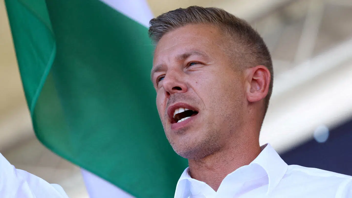 Lederen af Tisza-partiet og oppositionen i Ungarn, Péter Magyar, står i meningsmålingerne til at vinde søndagens parlamentsvalg i det centraleuropæiske land.