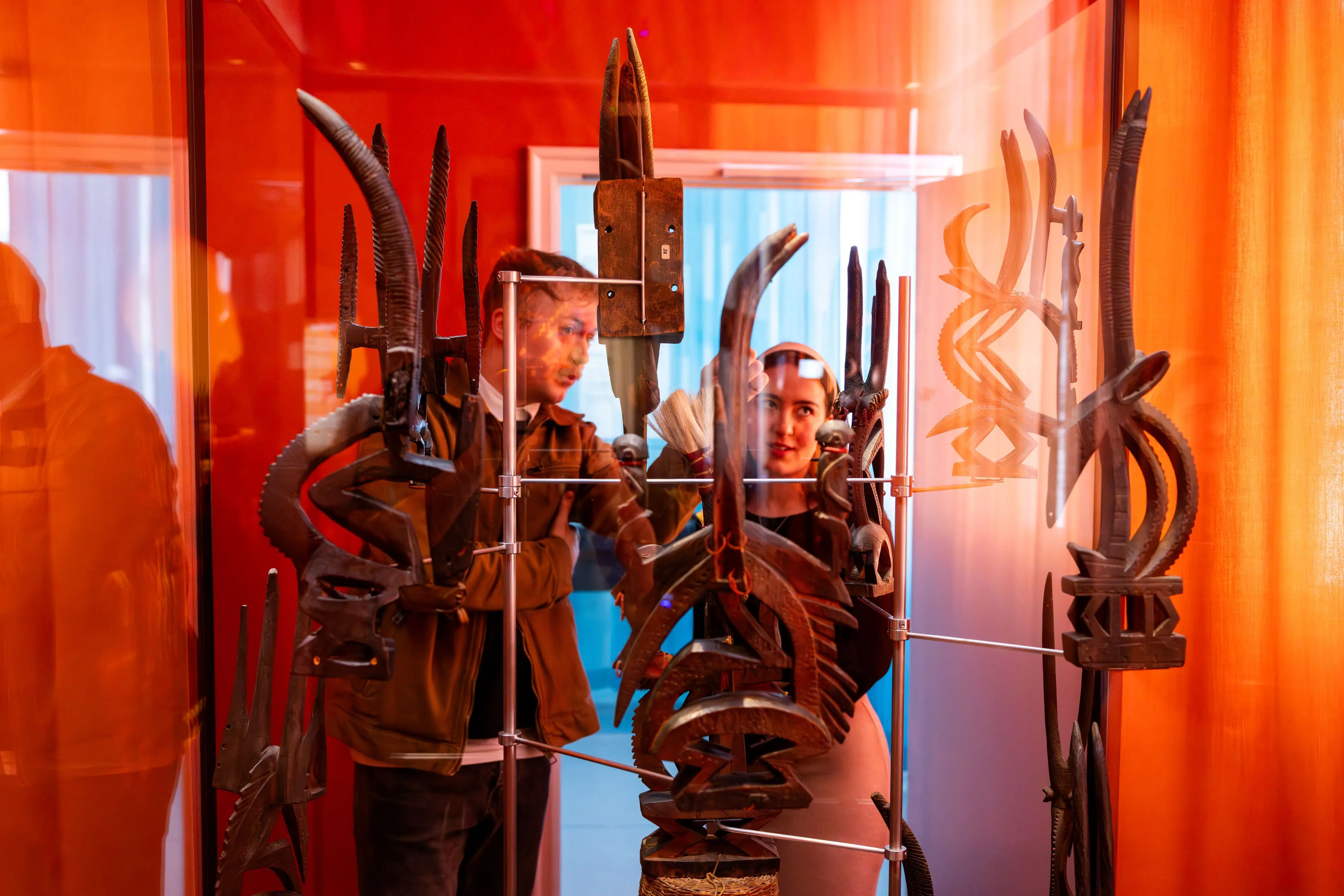 Lidt vel meget papmaché, men også femstjernet underholdning. Tag med til »Ukendt Land« på Nationalmuseet