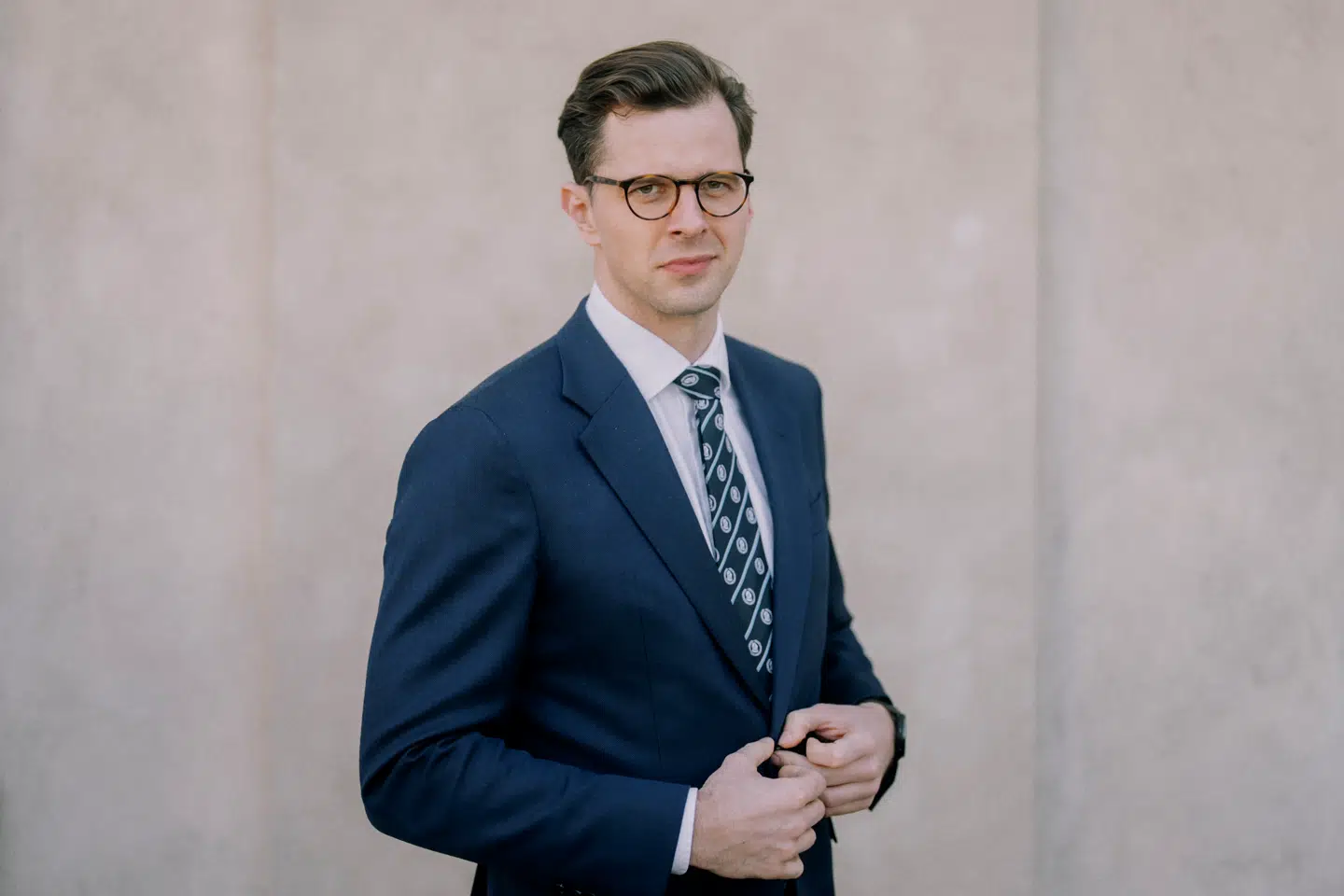 Alex Vanopslagh (LA) mener, at de borgerlige partier skylder danskerne at undersøge, om det er muligt at danne en regering uden Mette Frederiksen (S).