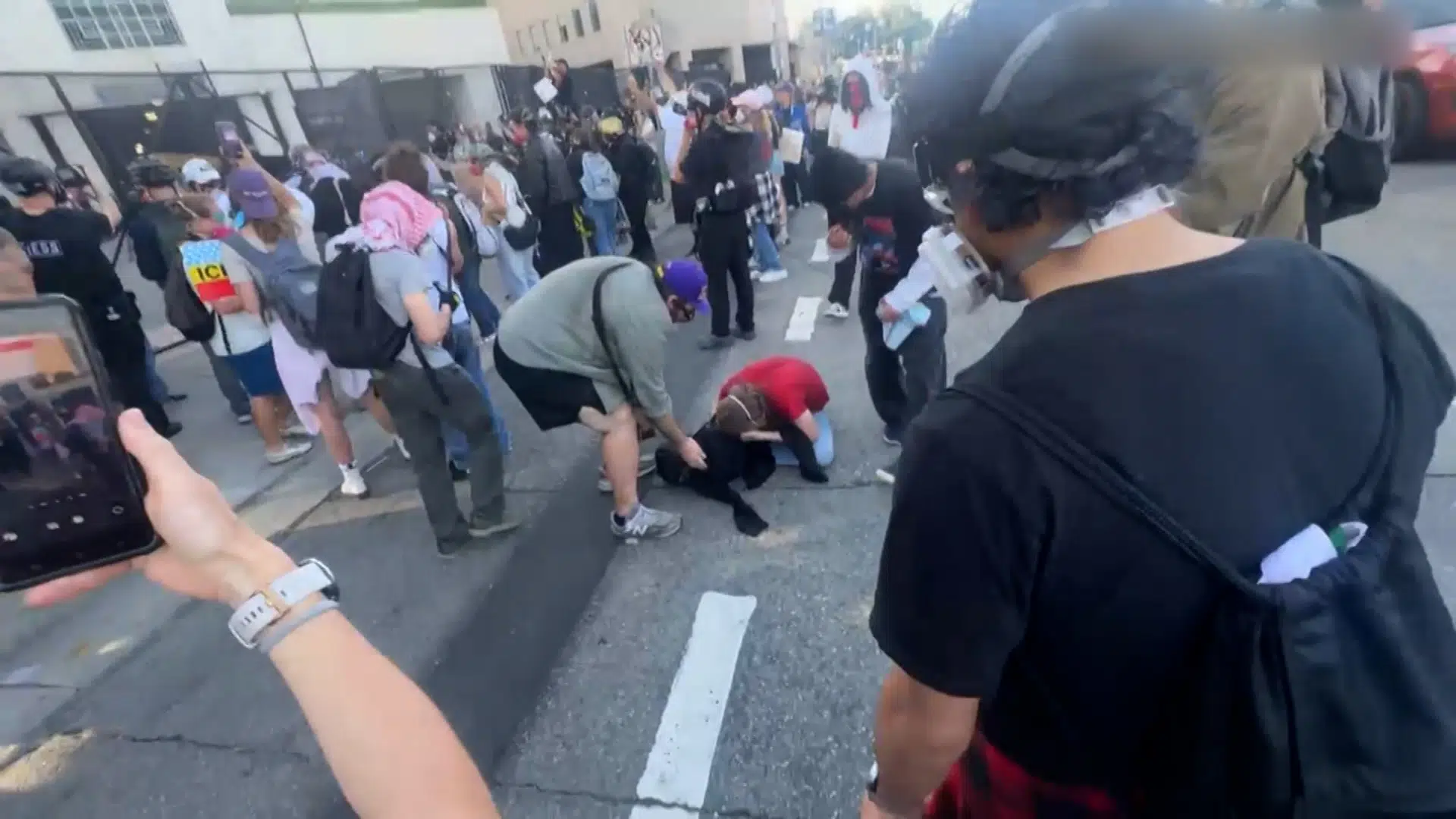 Under »No Kings«-demonstration blev 18-årig ramt i øjet af projektil – mister sit øje, siger advokat