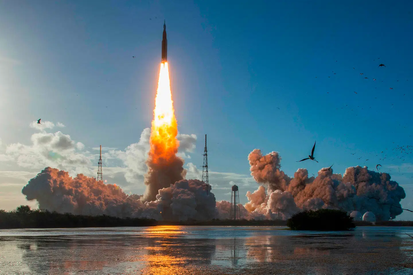 Ild og larm og røg og håb og fremskridt. Kapow.