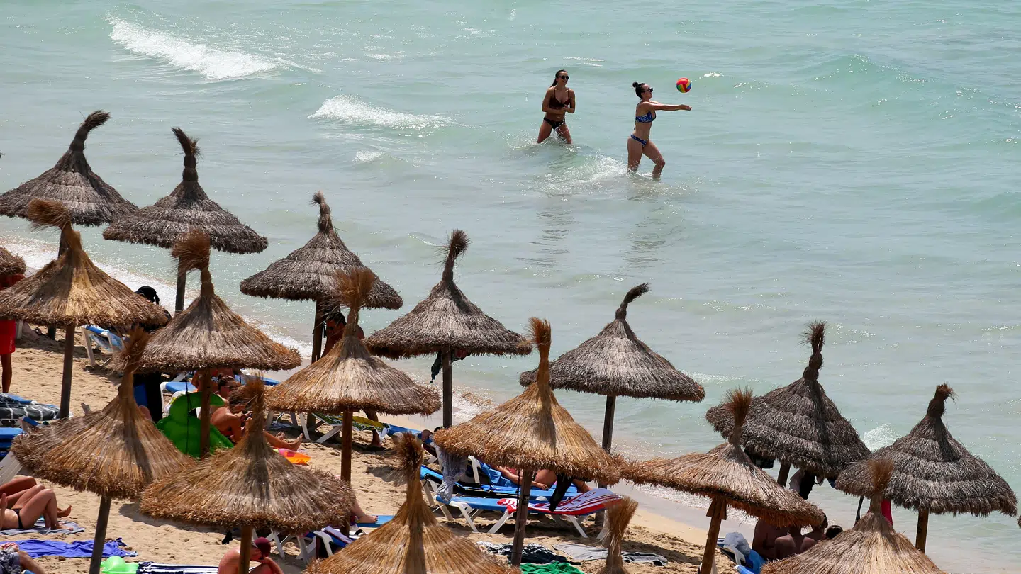 Er prisen på flybilletter til Sydeuropa i sommerferien på vej og eller ned?