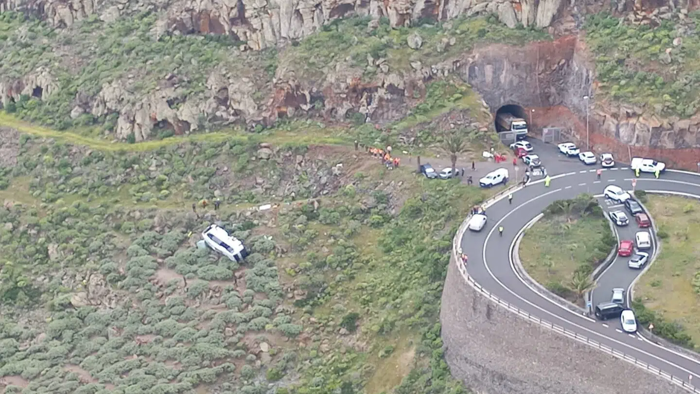 Mange af passagererne på bussen sad fastklemt og måtte frigøres af brandvæsenet.