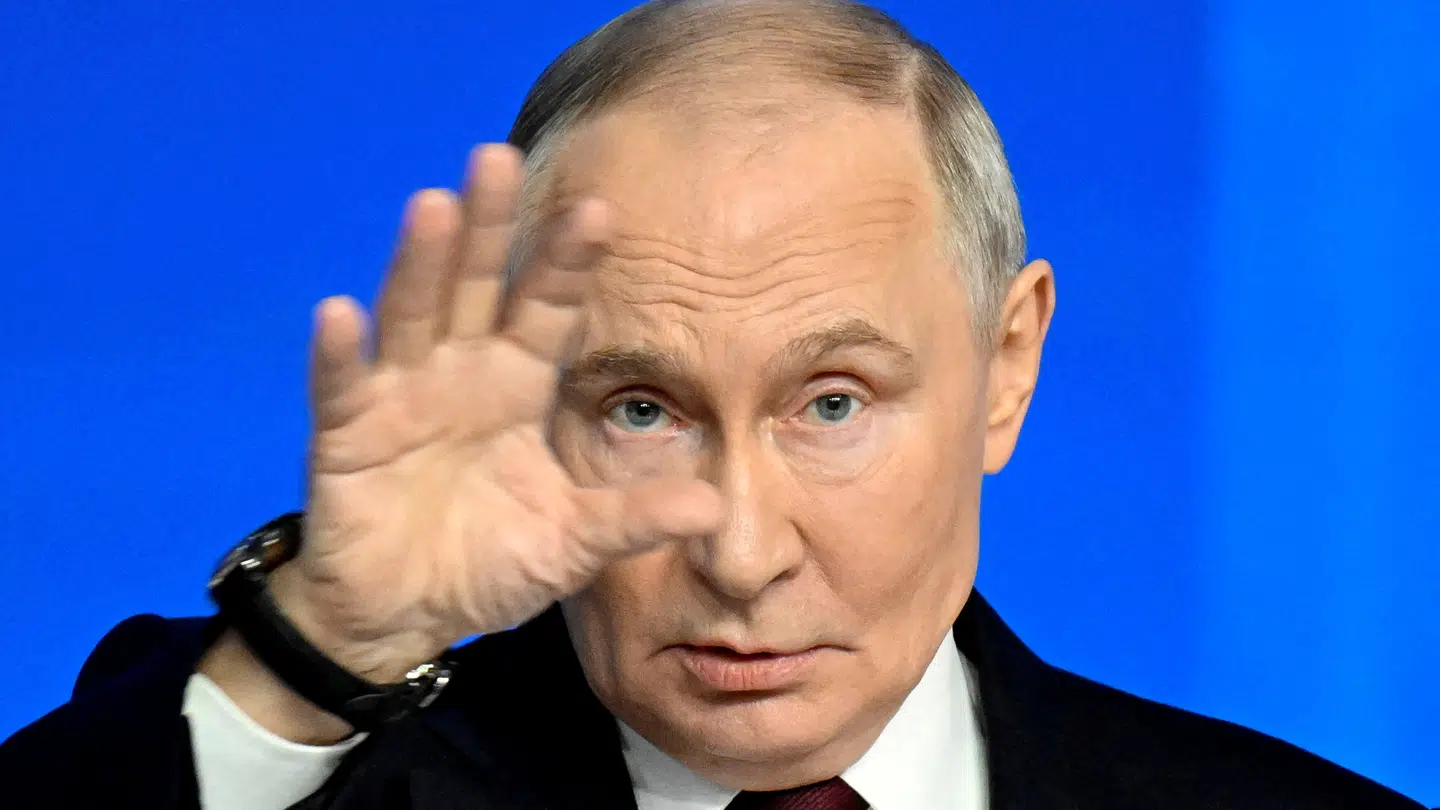 Vladimir Putin er den helt store vinder på splittelsen internt i Nato i øjeblikket, mener eksperter.