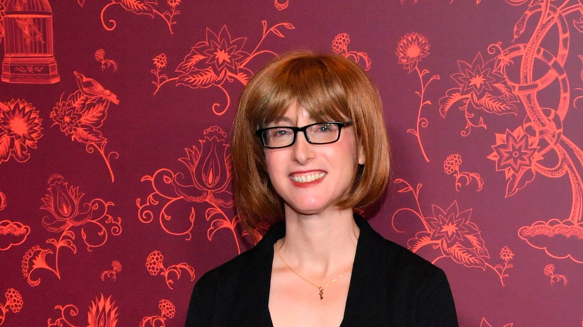 Stjerneforfatter afslører sin sande identitet