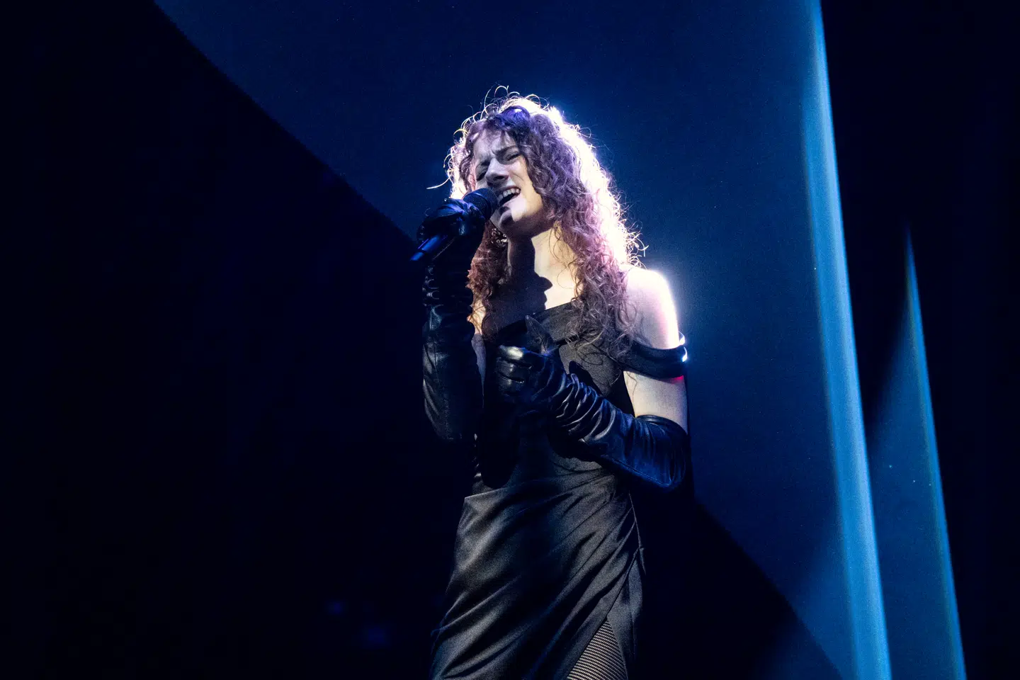 Ella Sophia synger "Hello" under generalprøven ved finalen i X Factor 2026 i SJF Bank Arena i Odense fredag den 10. april 2026