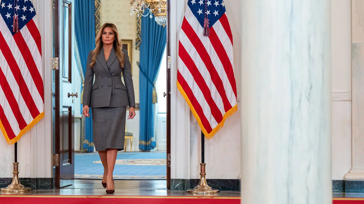 Melania Trumps udtalelser torsdag blev fredag til virkelighed, da Kongressen præsenterede planerne om en åben høring for Jeffrey Epsteins ofre.