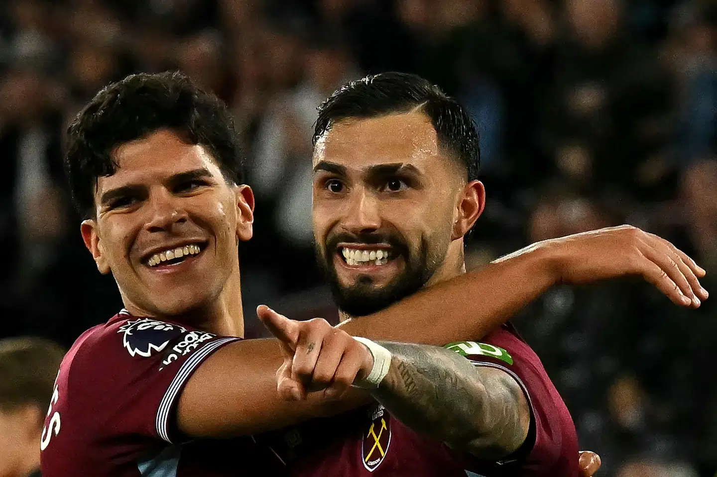 West Ham-angriberen Taty Castellanos (til højre) blev dobbelt målscorer i sejren over Wolverhampton i Premier League.