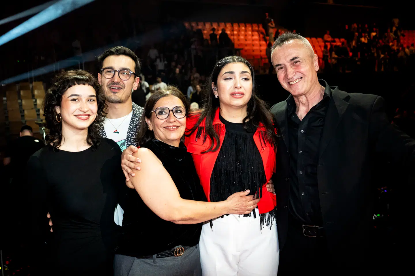 15-årige Hevi var rørt og omringet af sin familie efter finalen.