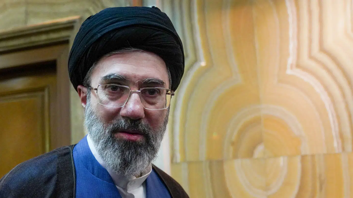 Den nye iranske 'Supreme Leader', Mojtaba Khamenei, er hårdt såret af det missilangreb, som kostede hans far livet.
