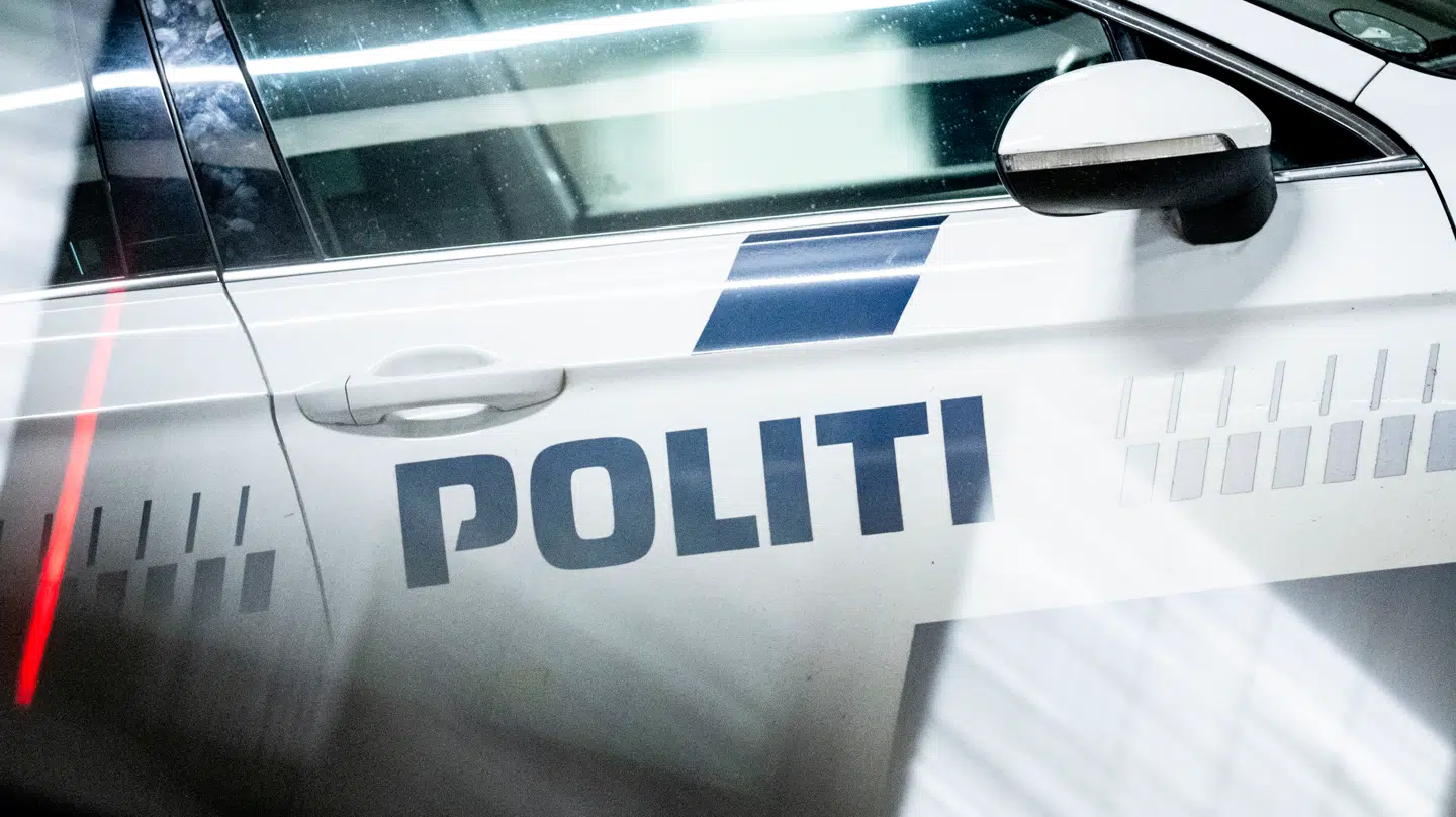 Politiet har anholdt en 20-årig kvinde.