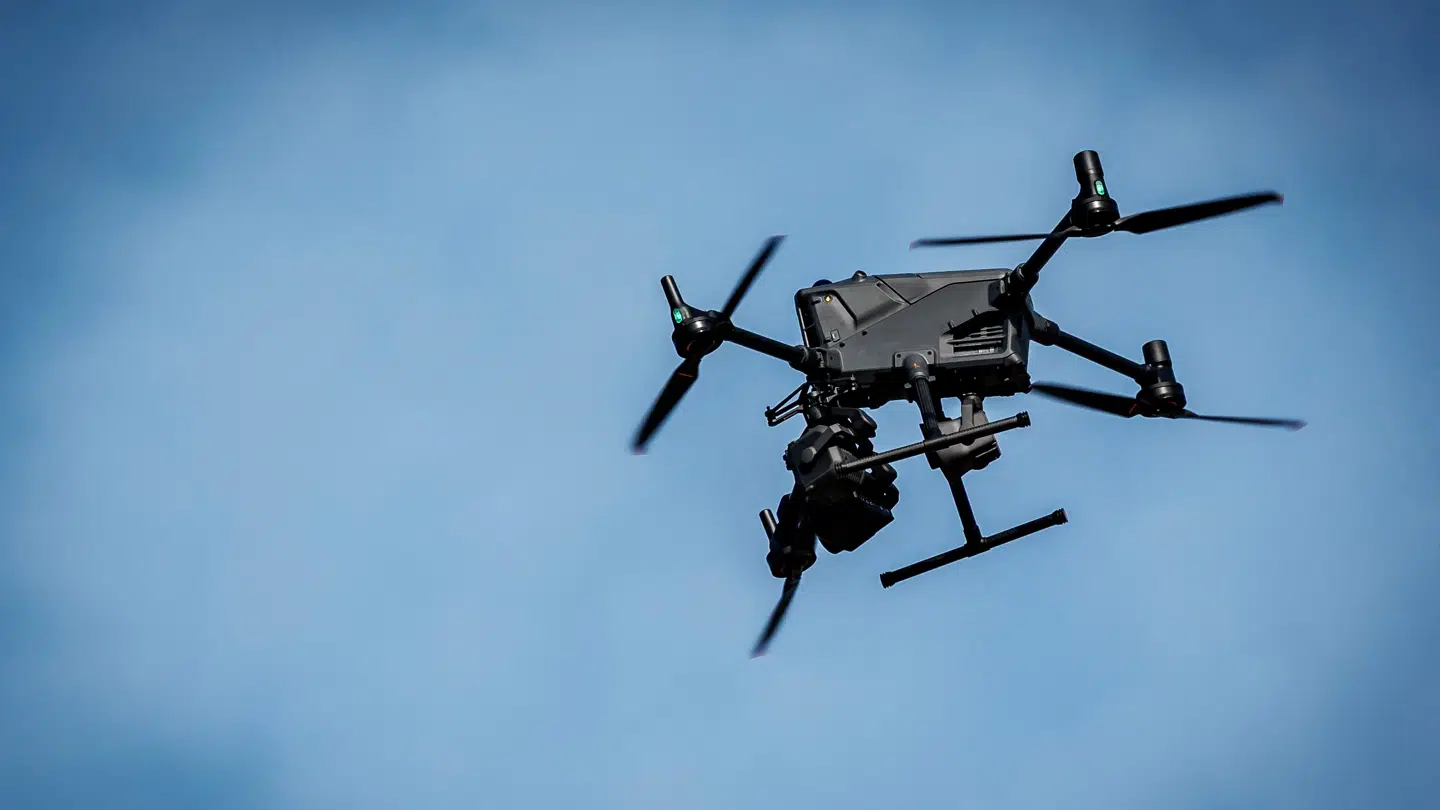 Ved brug af en drone fandt Nordsjællands Politi natten til lørdag to mistænkelige personer. På billedet ses en drone, belgisk politi bruger.