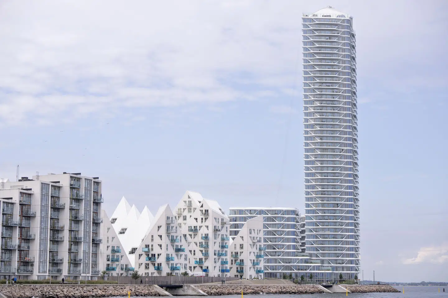 Danmarks højeste bygning, Lighthouse, der ligger ud til Aarhus Hav, dannede lørdag rammerne for et trappeløb. Over 400 løbere gennemførte løbet, hvor man skulle op ad 780 trappetrin og 44 etager. (Arkivfoto).