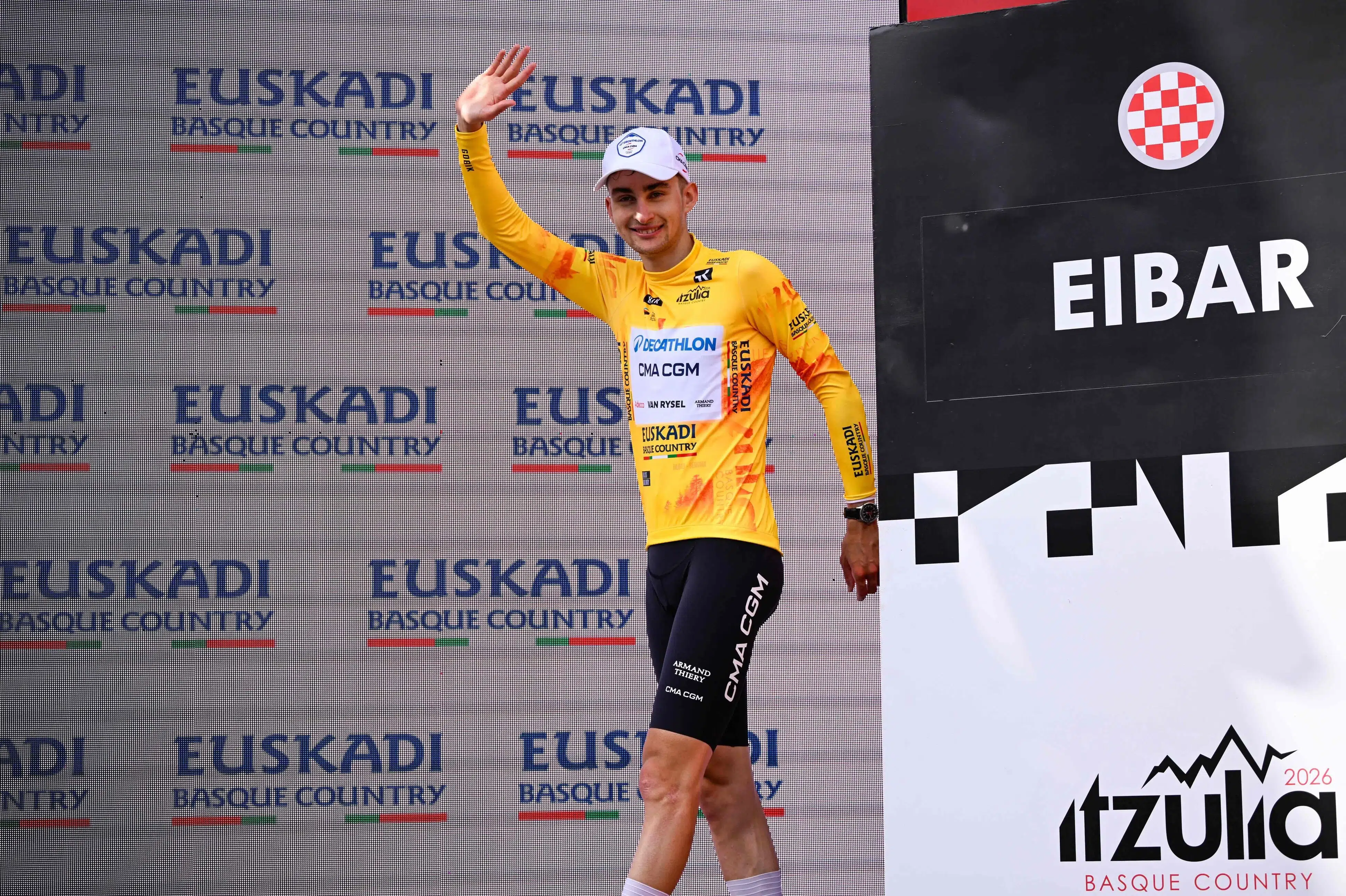 Seixas bryder fransk cykelforbandelse i regnfuld finale