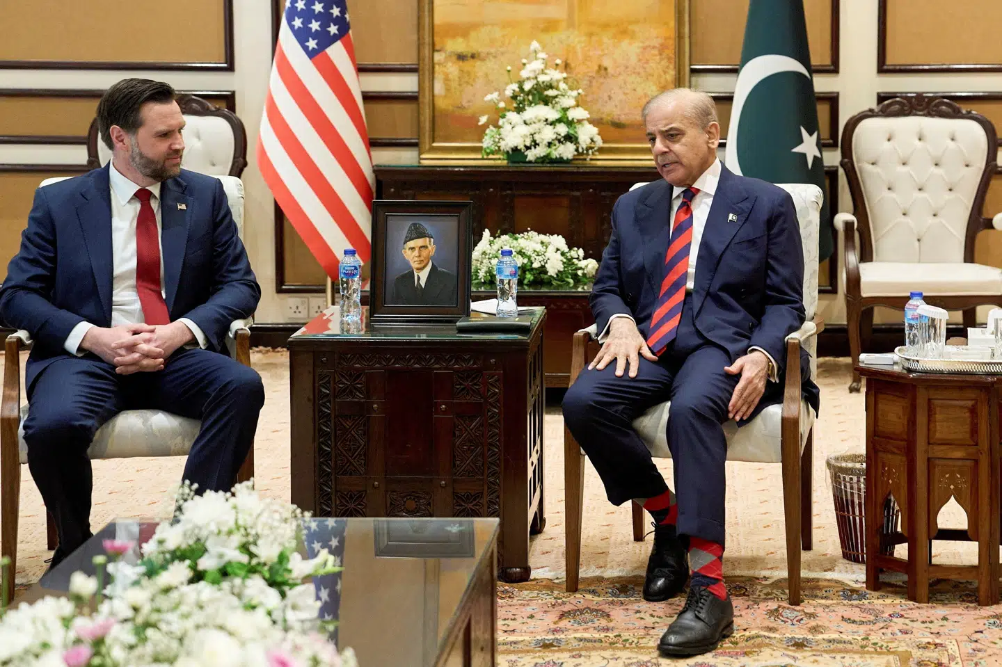 USA's vicepræsident, J.D. Vance, mødtes lørdag med Pakistans premierminister, Shehbaz Sharif.