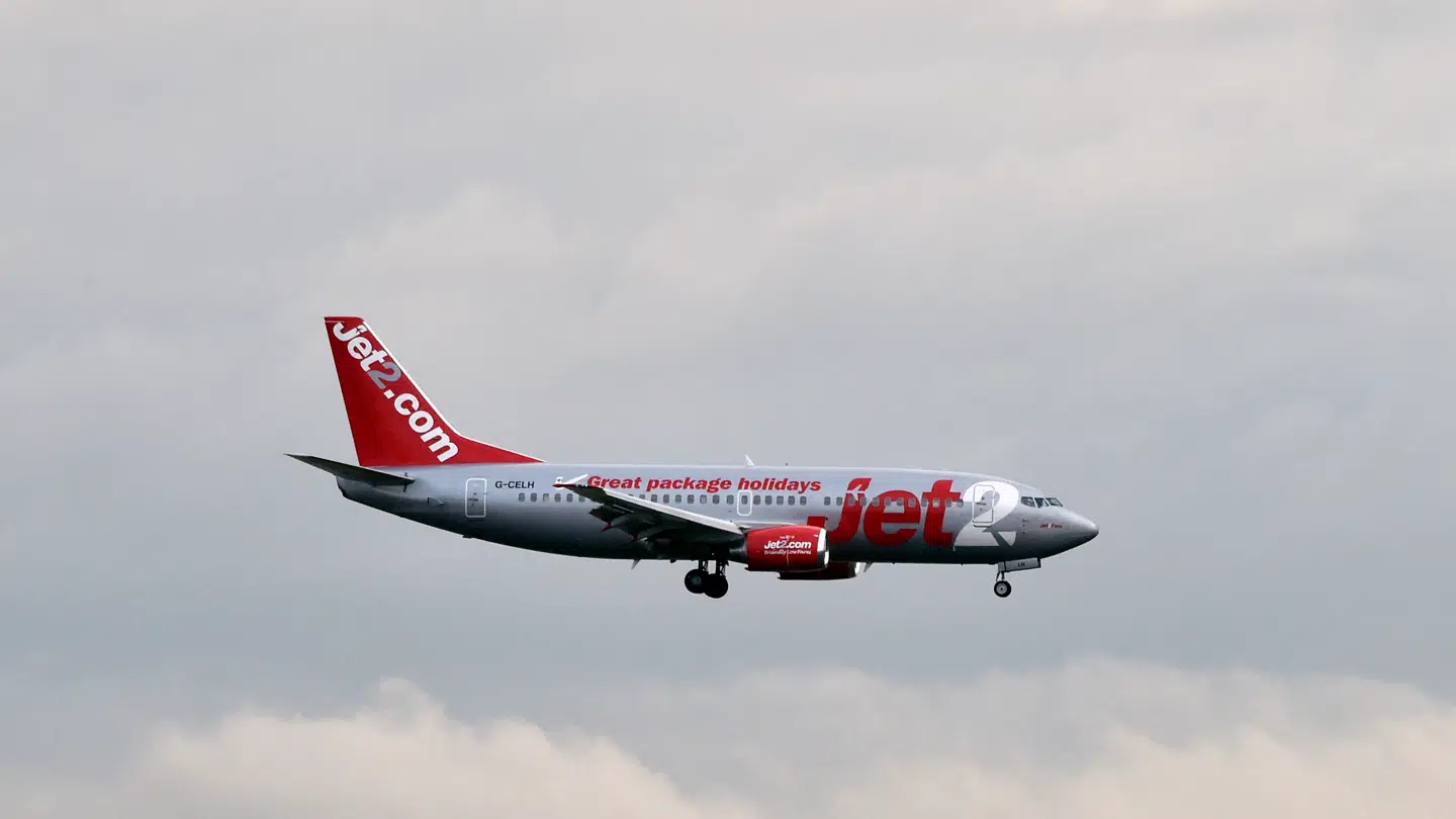 Manden faldt ud af et Jet2-fly.