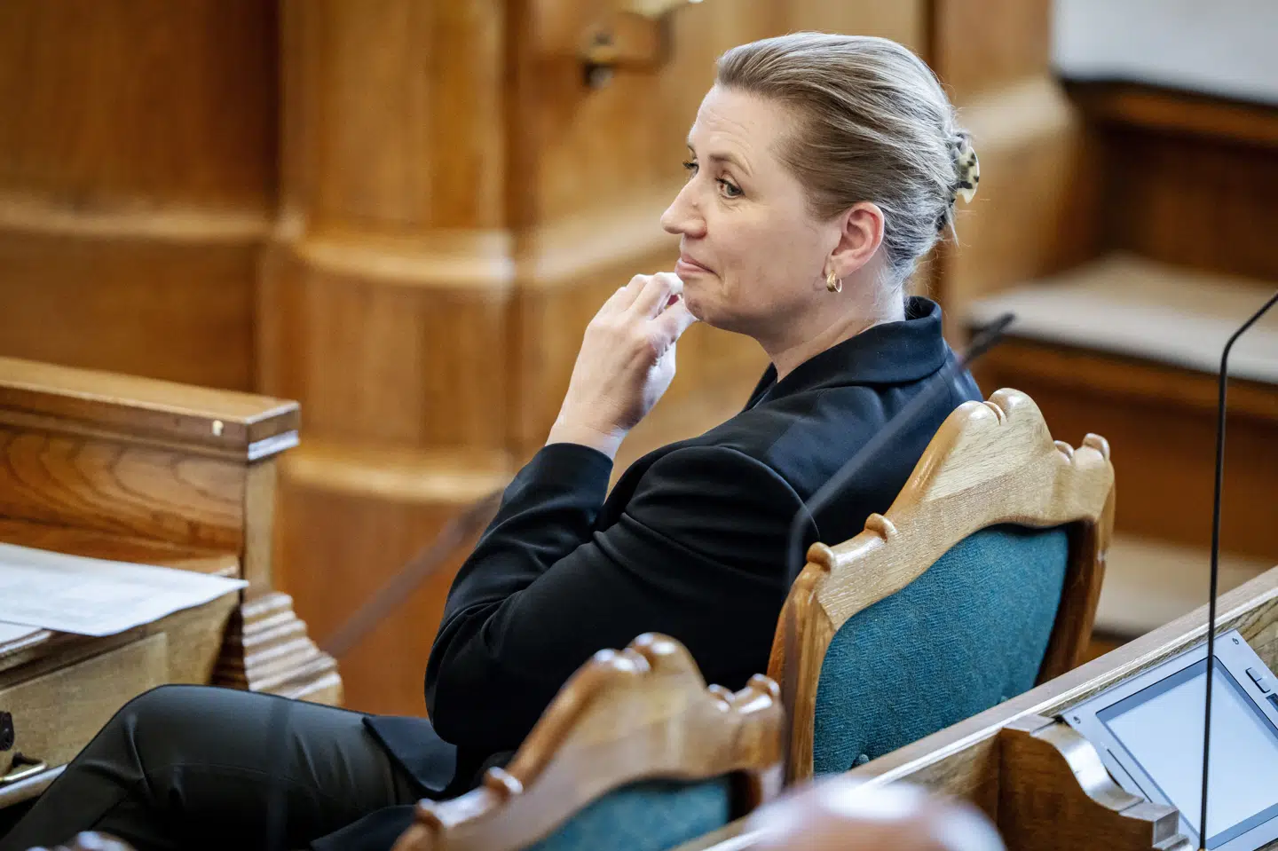 Fungerende statsminister Mette Frederiksen (S) var under valgkampen åben for både en regering med rødt skær og endnu en midterregering. Regeringsforhandlingerne kommer nu også til at åbne en mulighed for begge slags regeringer. (Arkivfoto).