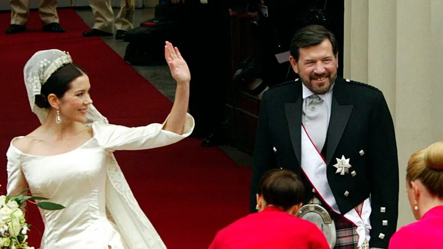 Dronning Mary med sin far John Donaldson til hendes bryllup med kong Frederik.