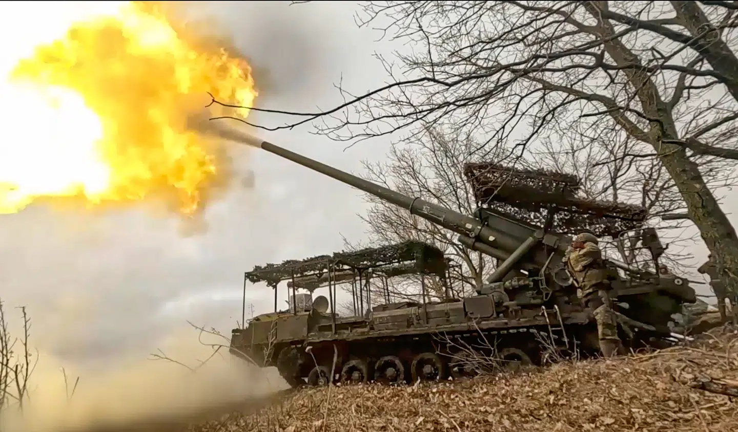 Selvom Rusland stadig kæmper i Ukraine genopruster de også derhjemme, siger den britiske professor Robert Johnson.