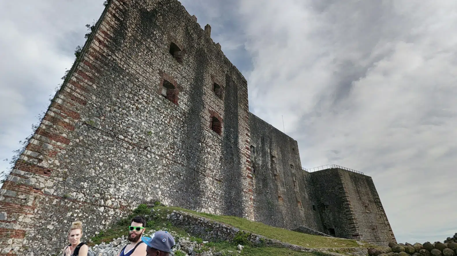 Efter massiv trængsel: Mindst 30 dræbt ved turistattraktion