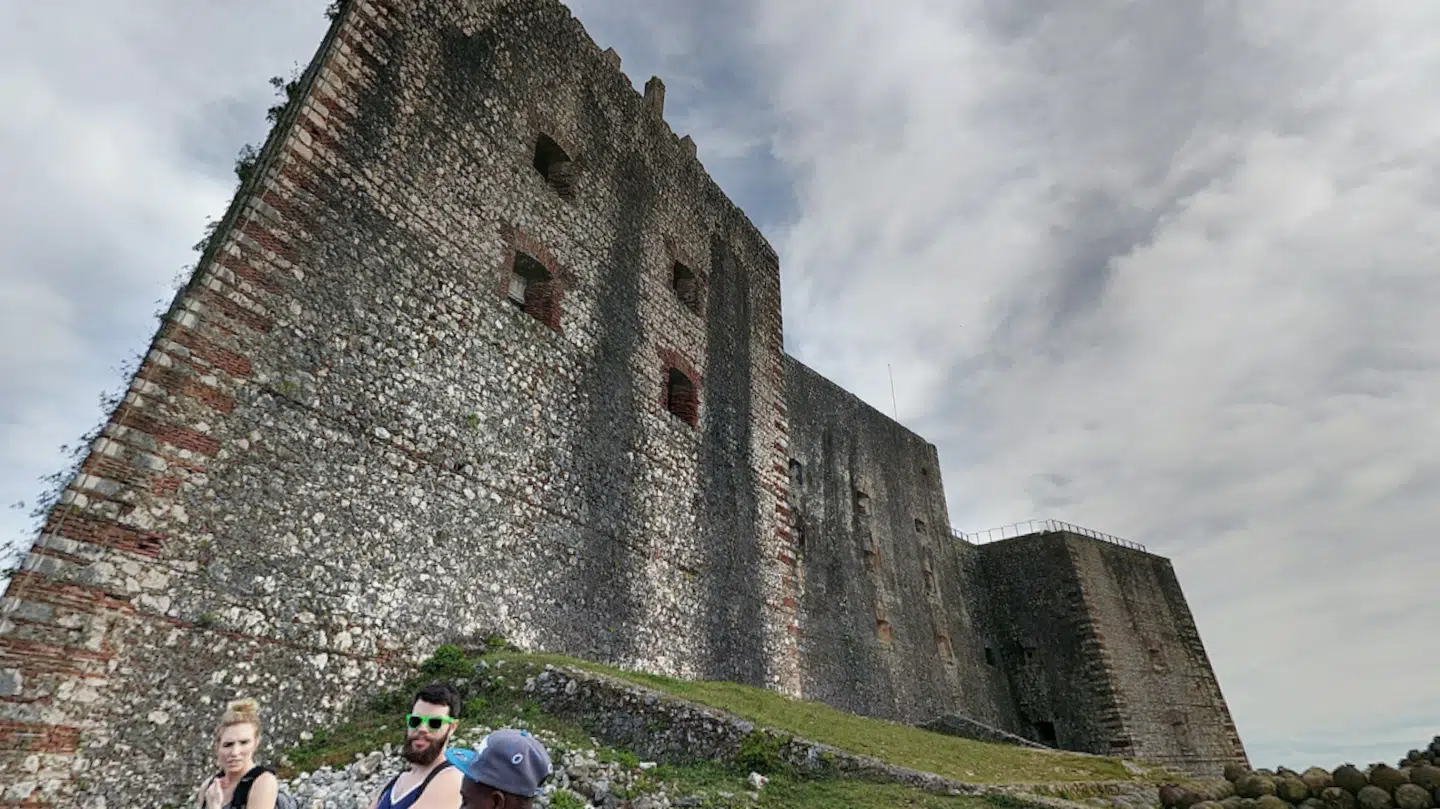 Det var på den meget turistede fæstning Laferriere Citadel, at tragedien fandt sted.
