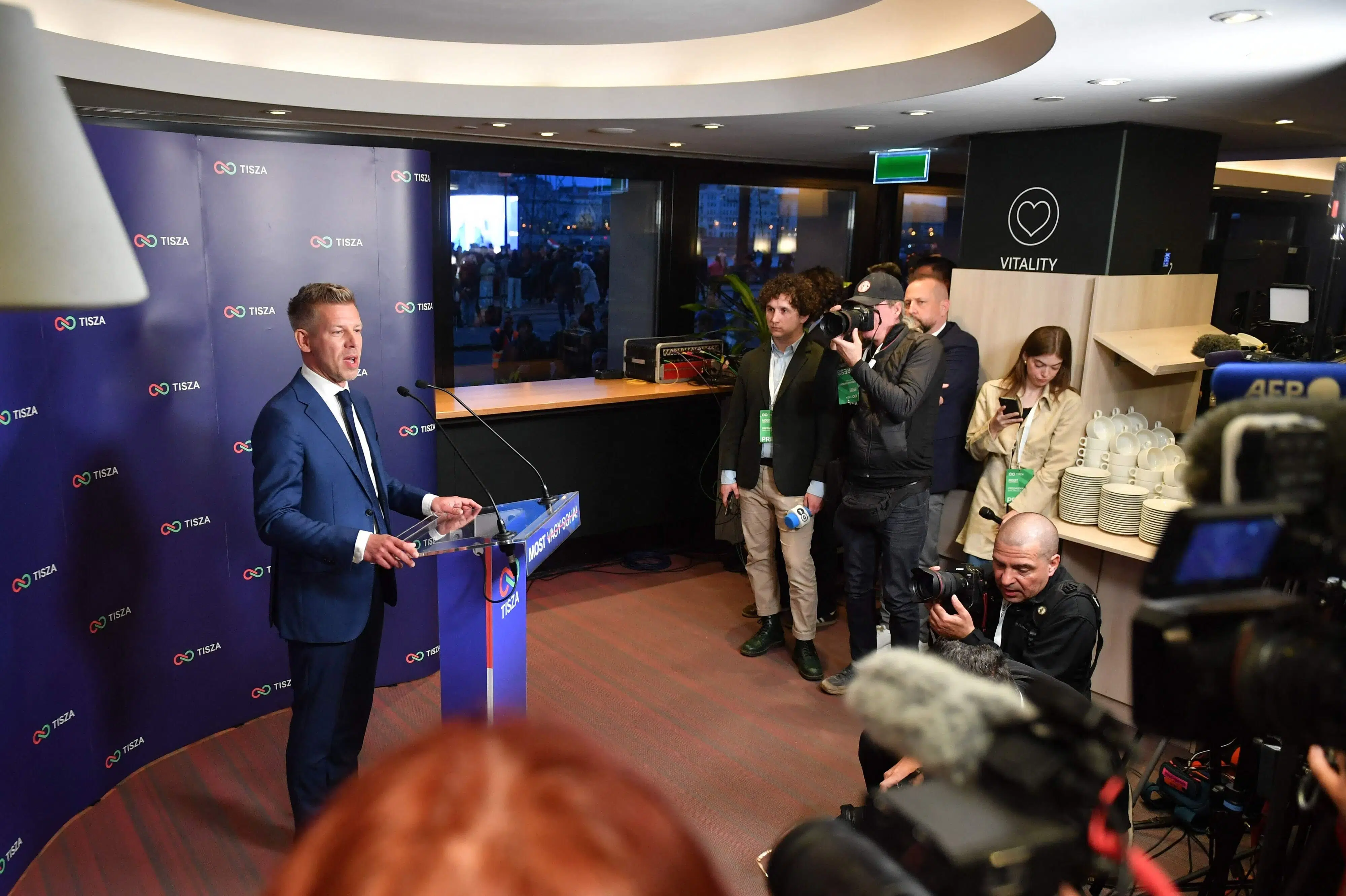 Magyar: Orbán har ønsket mig tillykke med sejren