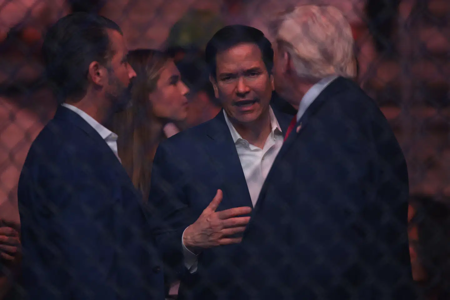 Donald Trump Jr. (tv.) og udenrigsminister Marco Rubio (i midten) deltog også til UCF-stævnet.