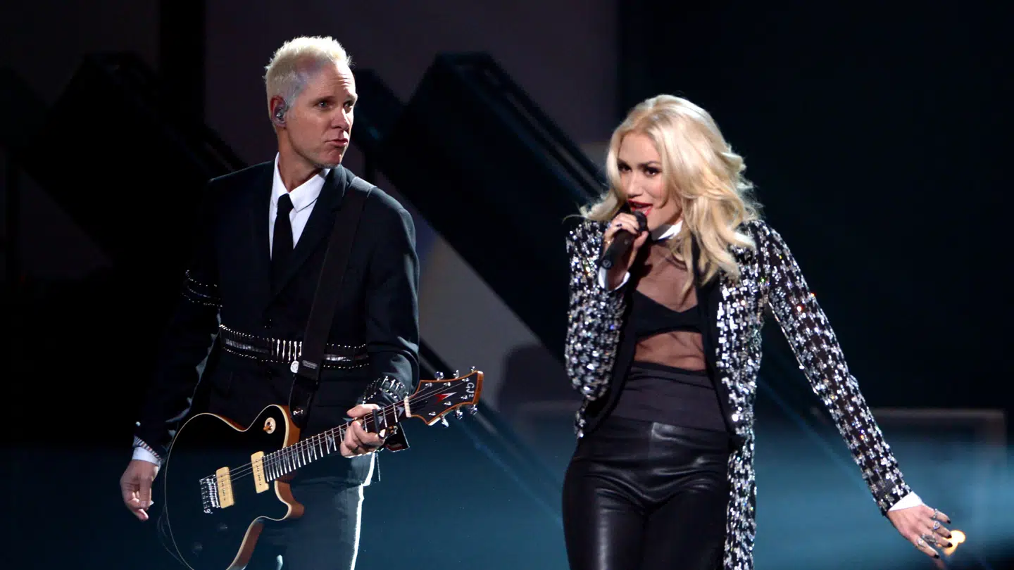 Her ses Tom Dumont med forsanger Gwen Stefani. De er begge med i bandet No doubt.