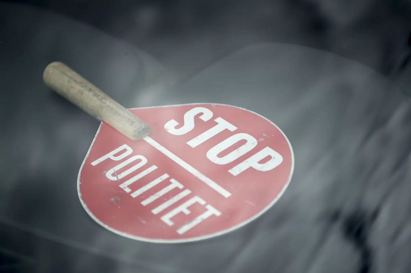 Mens Politiforbundet i nogle tilfælde betaler for juridisk bistand til betjente i straffesager, siger Dansk Fængselsforbund nej. (Arkivfoto)