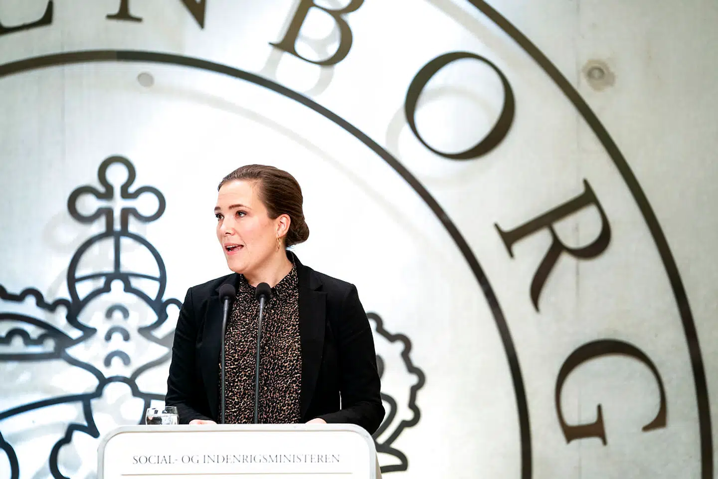 Social- og indenrigsminister Astrid Krag taler på pressemødet i forbindelse med regeringsseminar på Marienborg mandag den 13. januar 2020. Anbragte børn skal have lov til at sige nej til at se deres forældre. For mange tvinges, siger en tidligere anbragt. Forsker peger på, at kontakt er vigtigt. Det skriver Ritzau, mandag den 13. januar 2020. (Foto: Ida Guldbæk Arentsen/Ritzau Scanpix)