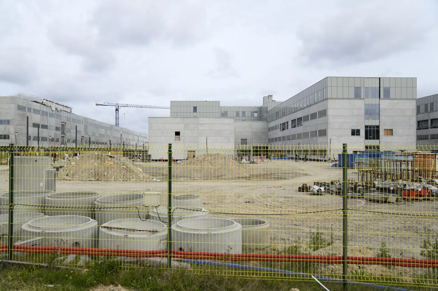 Byggeriet af det nye Odense Universitetshospital skulle have stået færdigt i 2022, men hospitalet ventes først klar næste år. (Arkivfoto).