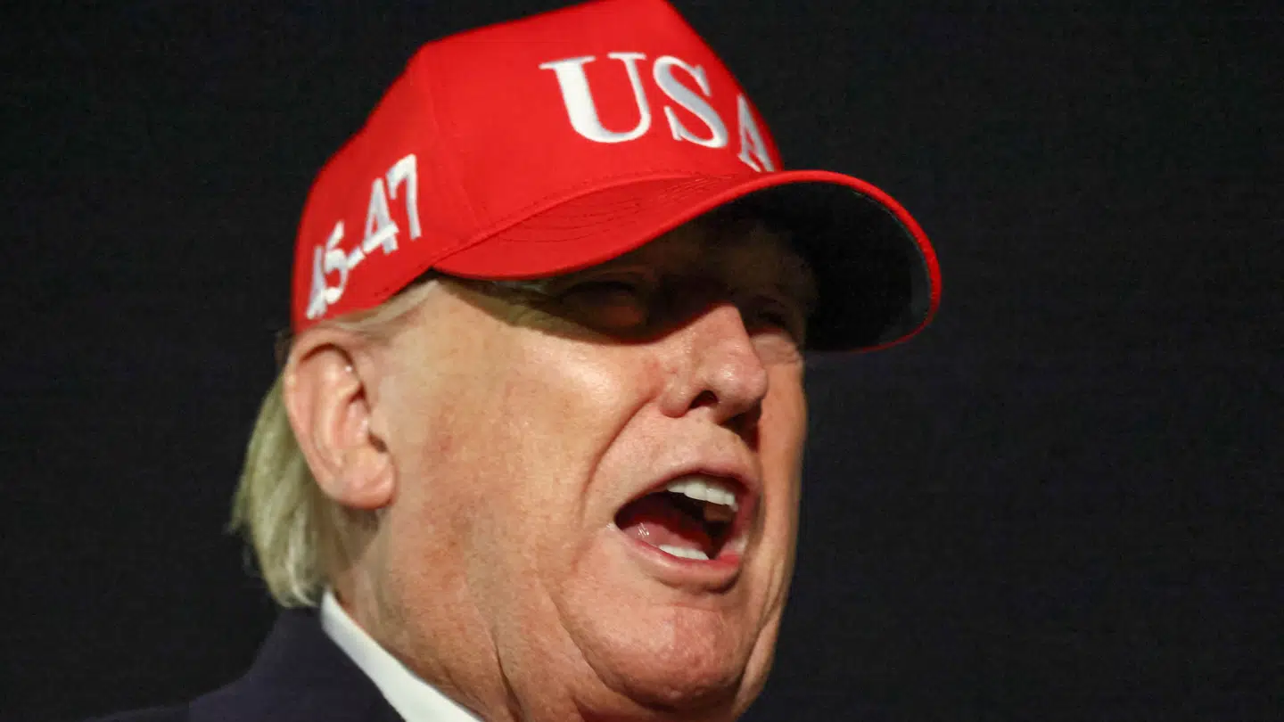 USAs præsident, Donald Trump, varsler at lukke for Hormuzstrædet.