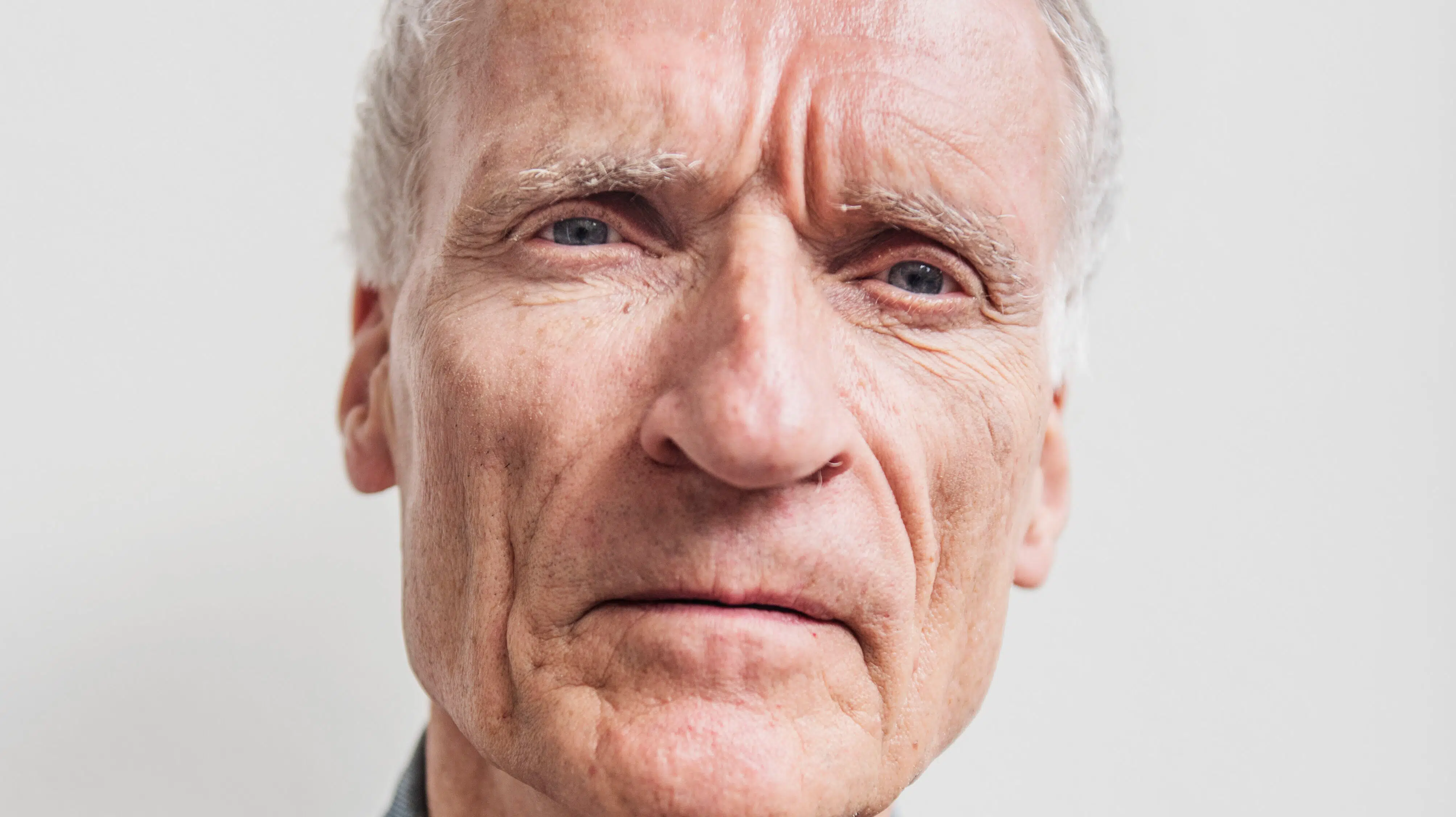 Venstre-legende med opråb: Stop med at pive